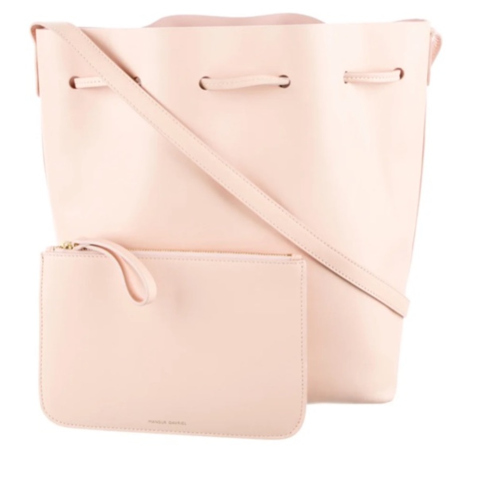 Description
Mansur Gavriel Bucket Bag
Pink Leather
Gold-Tone Hardware